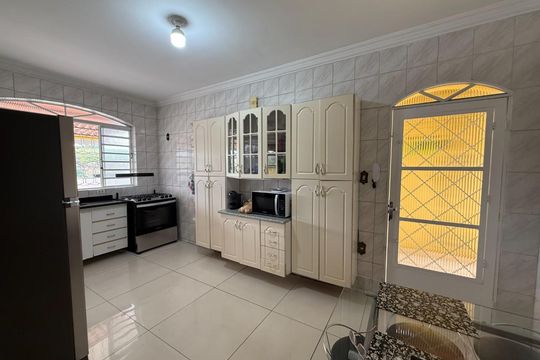 Cozinha de casa à venda com 4 quartos, 550m² em Copacabana, Belo Horizonte