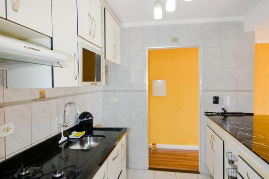 Cozinha de apartamento para alugar com 3 quartos, 65m² em Jardim Flor da Montanha, Guarulhos