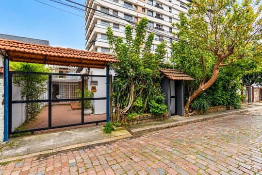 Fachada de casa de condomínio para alugar com 2 quartos, 350m² em Tristeza, Porto Alegre