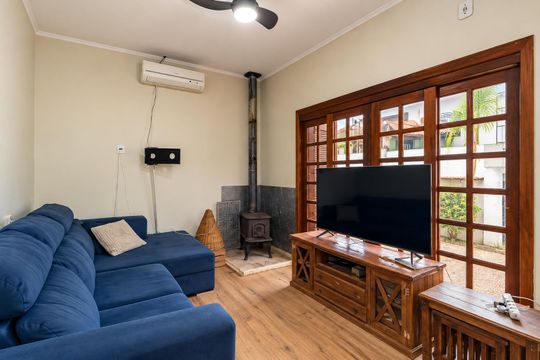 Sala de casa de condomínio para alugar com 2 quartos, 350m² em Tristeza, Porto Alegre