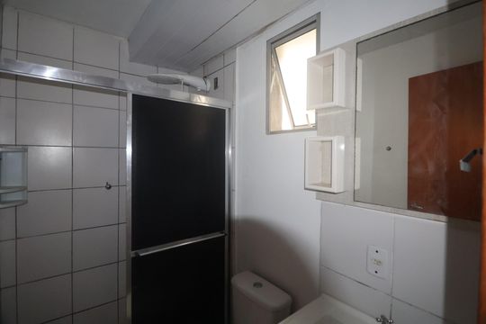 Banheiro de apartamento à venda com 2 quartos, 40m² em Rio Branco, Canoas