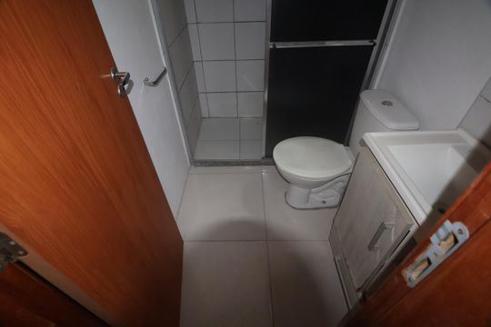 Banheiro de apartamento à venda com 2 quartos, 40m² em Rio Branco, Canoas