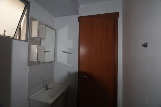 Banheiro de apartamento à venda com 2 quartos, 40m² em Rio Branco, Canoas