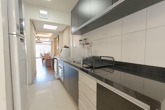 Cozinha de casa à venda com 2 quartos, 135m² em Jardim Dona Leopoldina, Porto Alegre