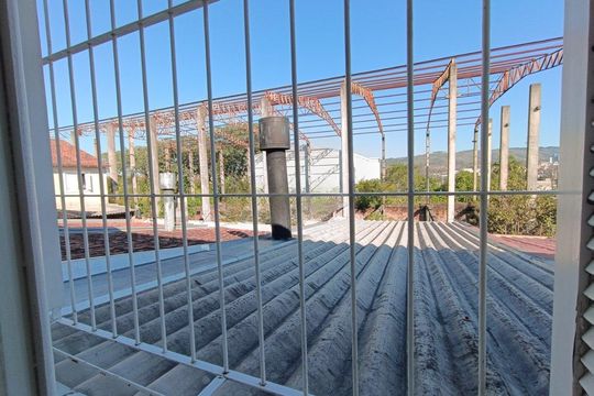 Quintal de casa à venda com 2 quartos, 135m² em Jardim Dona Leopoldina, Porto Alegre