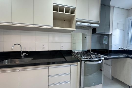 Cozinha de apartamento para alugar com 2 quartos, 55m² em Jardim do Líbano, Barueri
