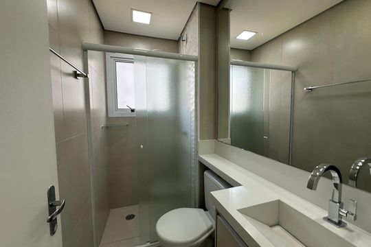 Banheiro da Suíte de apartamento para alugar com 2 quartos, 55m² em Jardim do Líbano, Barueri