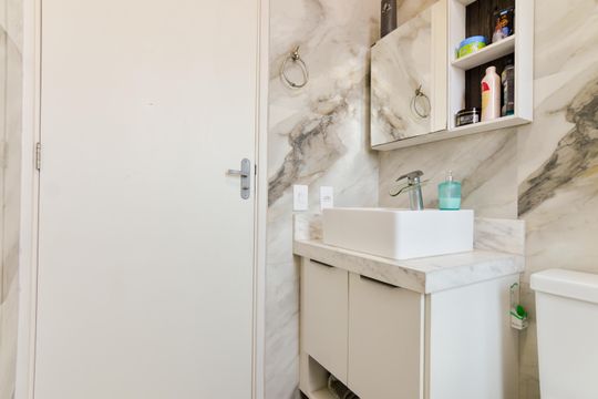Banheiro de apartamento para alugar com 2 quartos, 42m² em Jardim Angelica, Guarulhos