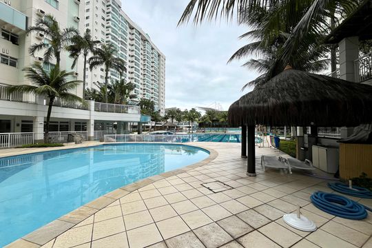 Área comum - Piscina de apartamento à venda com 2 quartos, 70m² em Barra da Tijuca, Rio de Janeiro