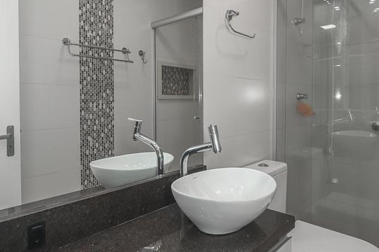 Banheiro Social de casa para alugar com 3 quartos, 110m² em Jardim Ypu, Porto Alegre