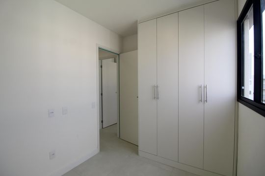 Quarto 2 de apartamento para alugar com 2 quartos, 45m² em Barra Olímpica, Rio de Janeiro