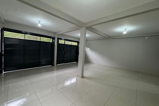 Garagem de casa para alugar com 2 quartos, 500m² em Quitaúna, Osasco
