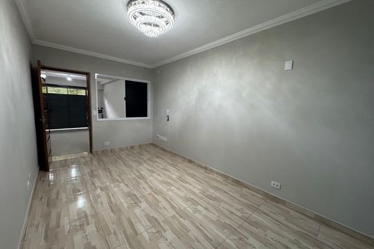 Sala de casa para alugar com 2 quartos, 500m² em Quitaúna, Osasco