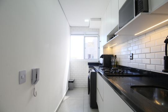 Cozinha de apartamento para alugar com 2 quartos, 42m² em Jardim Paris, São Paulo