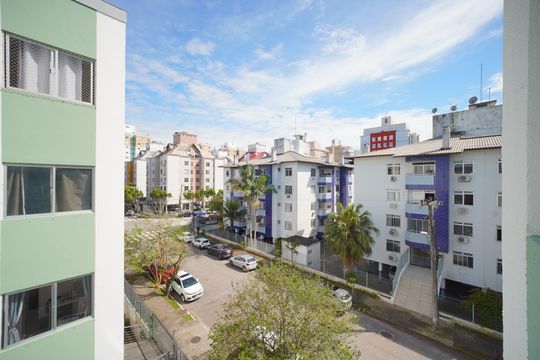 Vista do Quarto 1 de apartamento para alugar com 2 quartos, 52m² em Itacorubi, Florianópolis