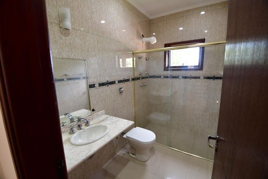 Banheiro Suíte de casa de condomínio à venda com 4 quartos, 240m² em Conjunto Habitacional Vila Santana (sousas), Campinas