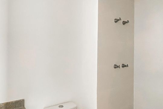 Banheiro de apartamento à venda com 1 quarto, 29m² em Vila Guilhermina, São Paulo