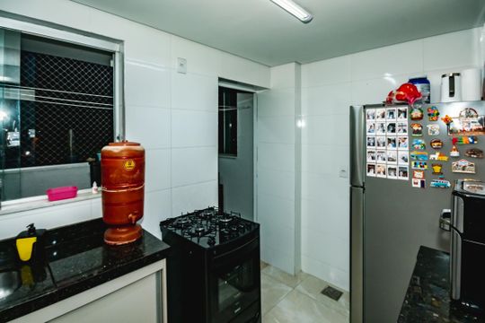 Cozinha de apartamento à venda com 2 quartos, 60m² em Santa Monica, Belo Horizonte