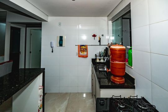 Cozinha de apartamento à venda com 2 quartos, 60m² em Santa Monica, Belo Horizonte