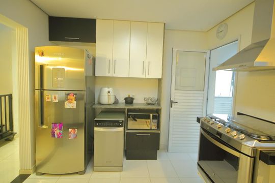 Cozinha  de casa de condomínio à venda com 3 quartos, 250m² em Dos Casa, São Bernardo do Campo