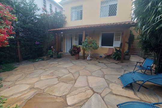 Quintal de casa à venda com 5 quartos, 341m² em Carlos Prates, Belo Horizonte