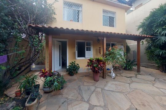 Quintal de casa à venda com 5 quartos, 341m² em Carlos Prates, Belo Horizonte