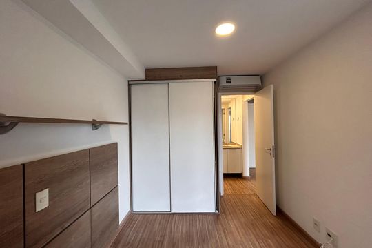 Dormitório  de apartamento à venda com 1 quarto, 50m² em Campo Belo, São Paulo