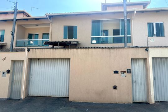Fachada de casa para alugar com 3 quartos, 77m² em Industrial São Luiz, Contagem