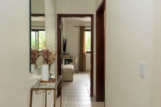 Corredor de casa à venda com 3 quartos, 109m² em Jardim Maria Rosa, Taboão da Serra