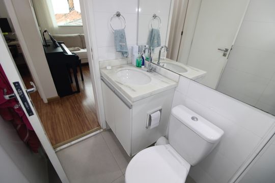 Banheiro de apartamento à venda com 2 quartos, 47m² em Vila Mazzei, São Paulo