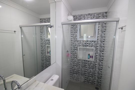 Banheiro de apartamento à venda com 2 quartos, 47m² em Vila Mazzei, São Paulo