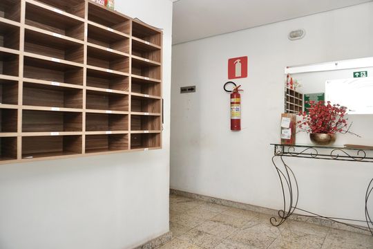 Hall de entrada de apartamento à venda com 3 quartos, 71m² em Ana Lúcia, Belo Horizonte