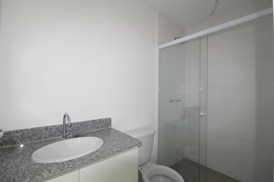 Banheiro Social de apartamento para alugar com 2 quartos, 65m² em Taquara, Rio de Janeiro
