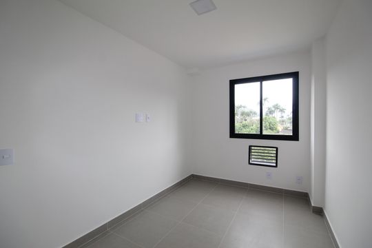 Quarto 1 de apartamento para alugar com 2 quartos, 65m² em Taquara, Rio de Janeiro