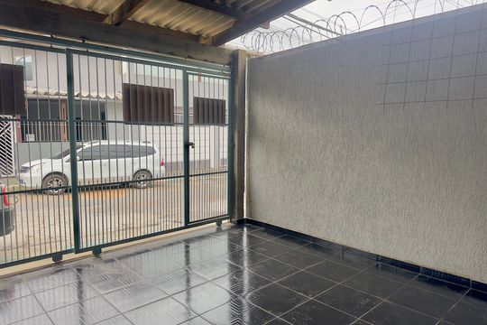 Garagem  de casa para alugar com 2 quartos, 65m² em Jardim Scyntila, Guarulhos