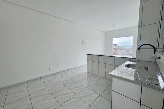 Cozinha de casa para alugar com 2 quartos, 65m² em Jardim Scyntila, Guarulhos