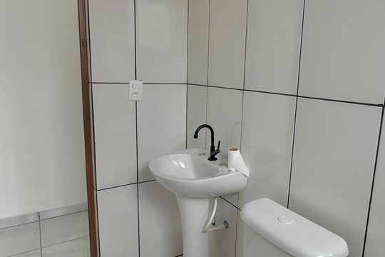 Banheiro 2 de casa para alugar com 2 quartos, 65m² em Jardim Scyntila, Guarulhos