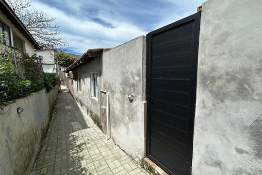 Fachada de casa para alugar com 4 quartos, 120m² em Campeche, Florianópolis