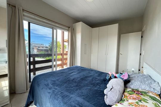 Quarto 2 de casa para alugar com 4 quartos, 120m² em Campeche, Florianópolis