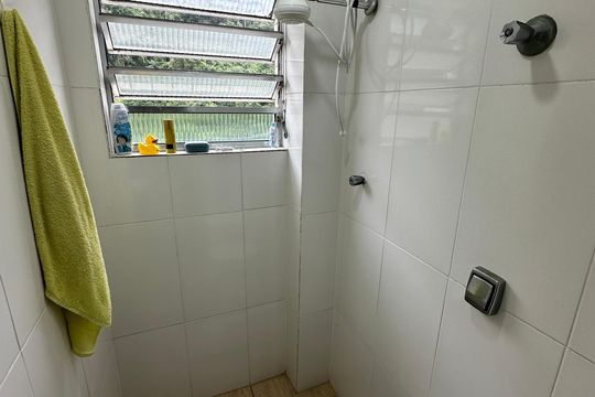 Banheiro de apartamento para alugar com 1 quarto, 41m² em Itararé, São Vicente