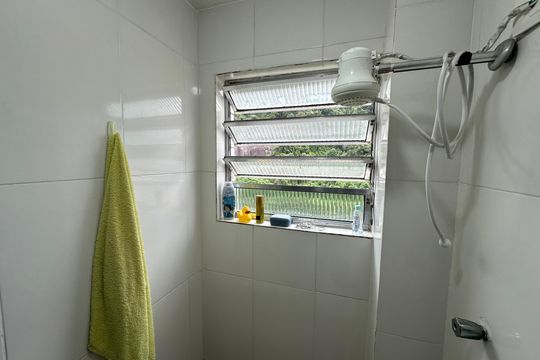 Banheiro de apartamento para alugar com 1 quarto, 41m² em Itararé, São Vicente