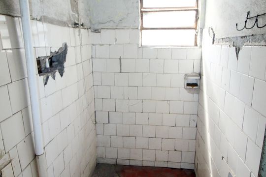 Banheiro de casa à venda com 4 quartos, 55m² em Irajá, Rio de Janeiro