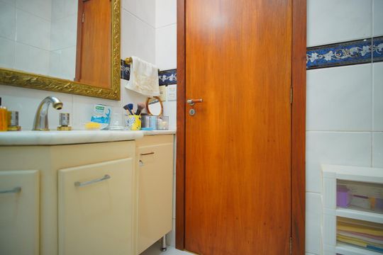 Banheiro da Suíte de apartamento à venda com 2 quartos, 110m² em Higienópolis, Porto Alegre