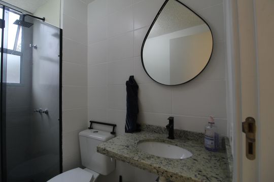 Banheiro de apartamento à venda com 2 quartos, 70m² em Taquara, Rio de Janeiro