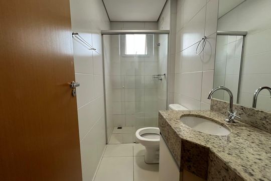 Banheiro de apartamento para alugar com 2 quartos, 70m² em Centro, Uberlândia