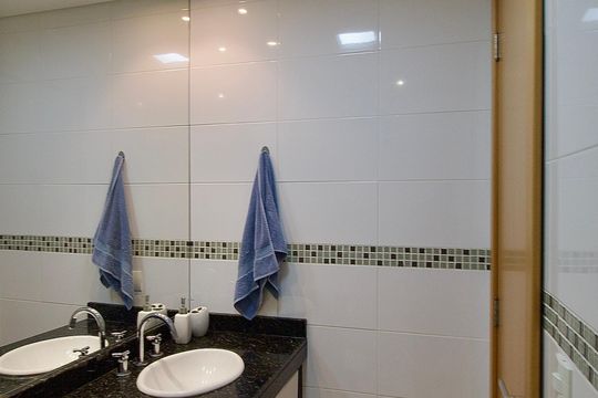 Banheiro de apartamento para alugar com 2 quartos, 71m² em Cristo Rei, Curitiba