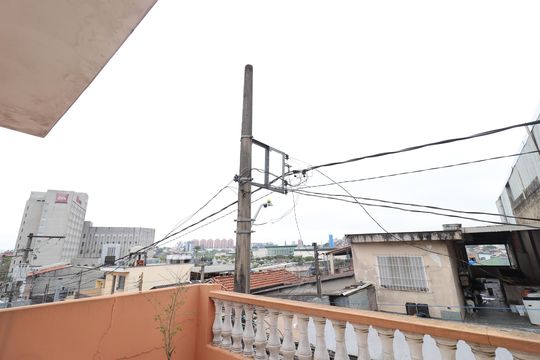Varanda vista de casa à venda com 3 quartos, 150m² em Jardim dos Prados, São Paulo