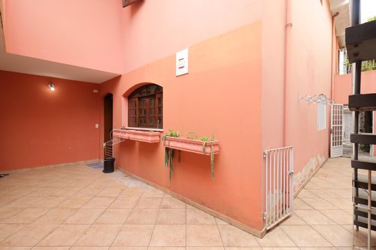 Quintal de casa à venda com 3 quartos, 150m² em Jardim dos Prados, São Paulo