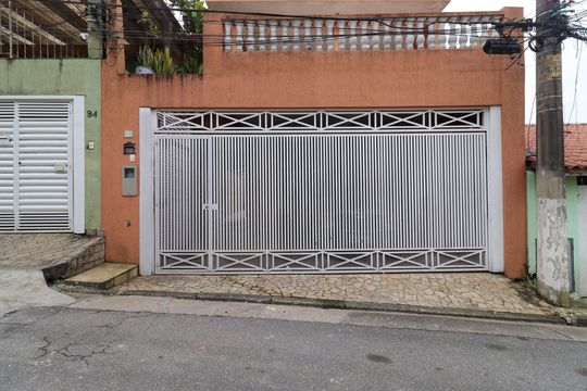 Fachada de casa à venda com 3 quartos, 150m² em Jardim dos Prados, São Paulo