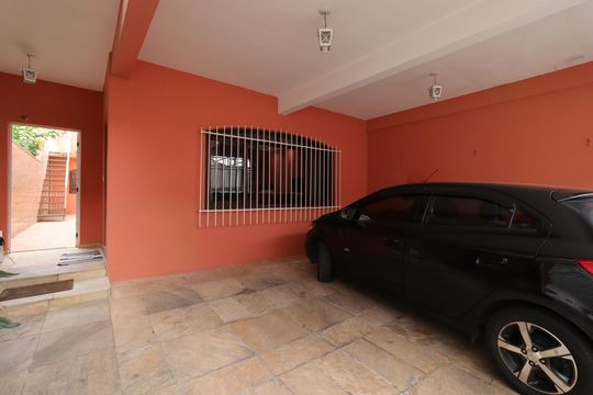 Garagem de casa à venda com 3 quartos, 150m² em Jardim dos Prados, São Paulo